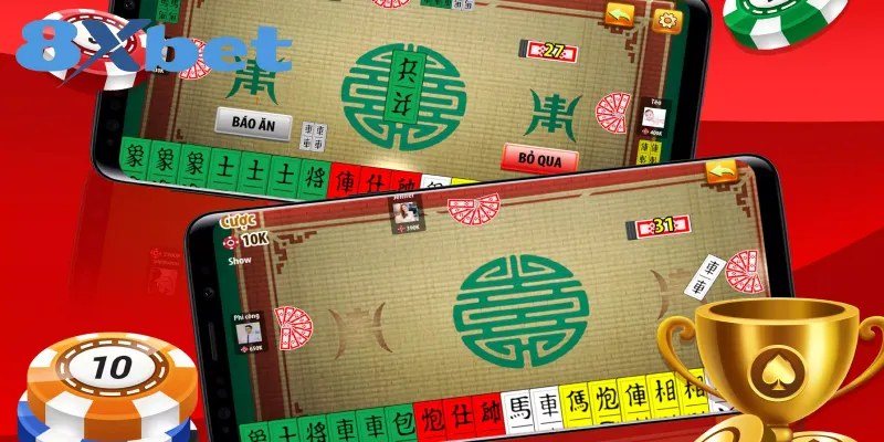 Giao diện chơi bài tứ sắc online trên điện thoại với nút báo ăn