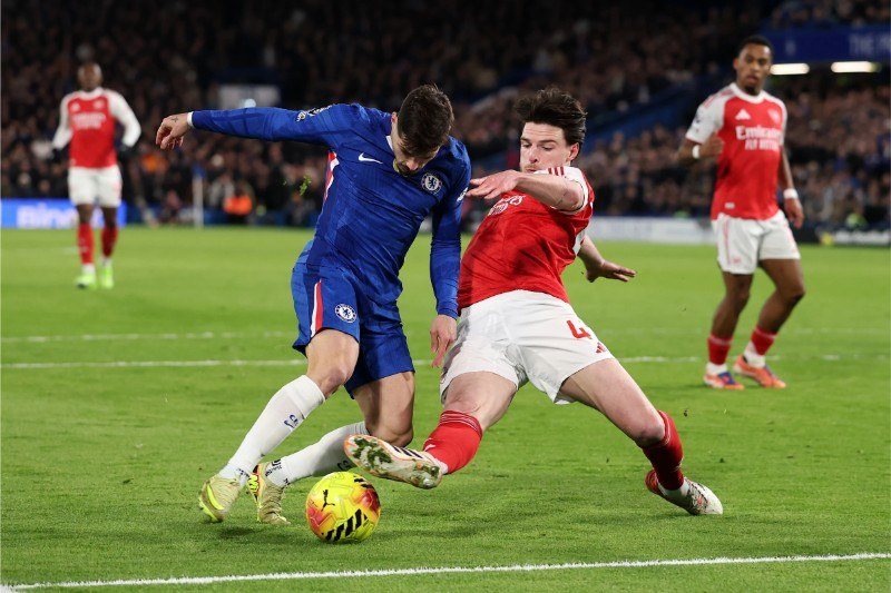Pha tranh bóng trong vòng cấm minh họa chỉ số xG khi soi kèo Premier League