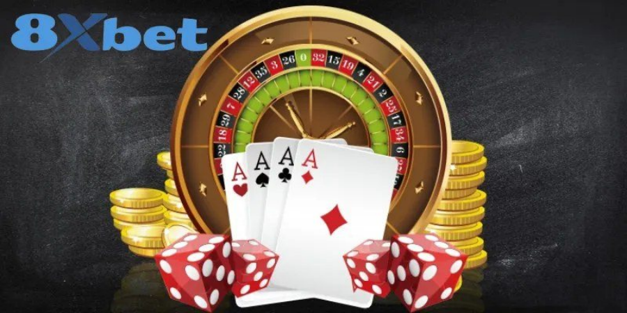 Bốn lá Át, bánh xe roulette và xúc xắc đỏ đại diện top game casino