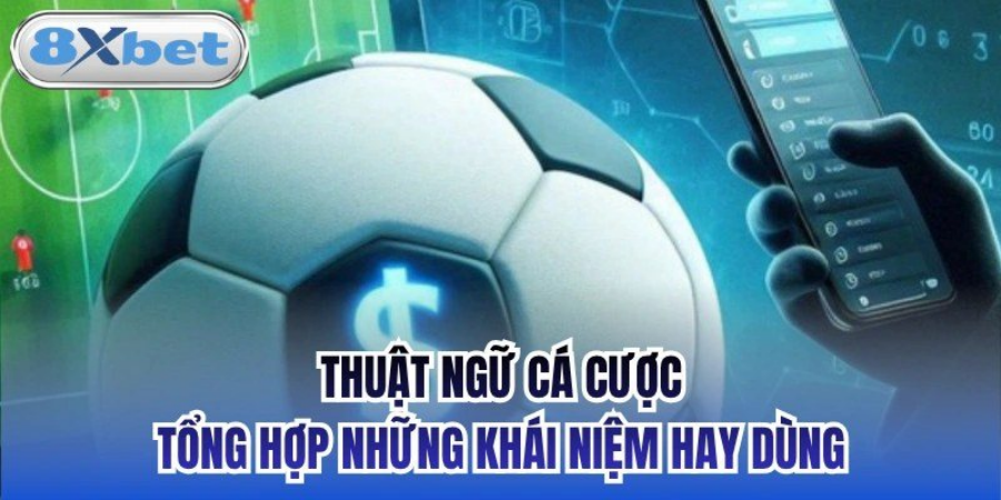 Quả bóng và điện thoại minh họa câu hỏi cá độ online có hợp pháp không
