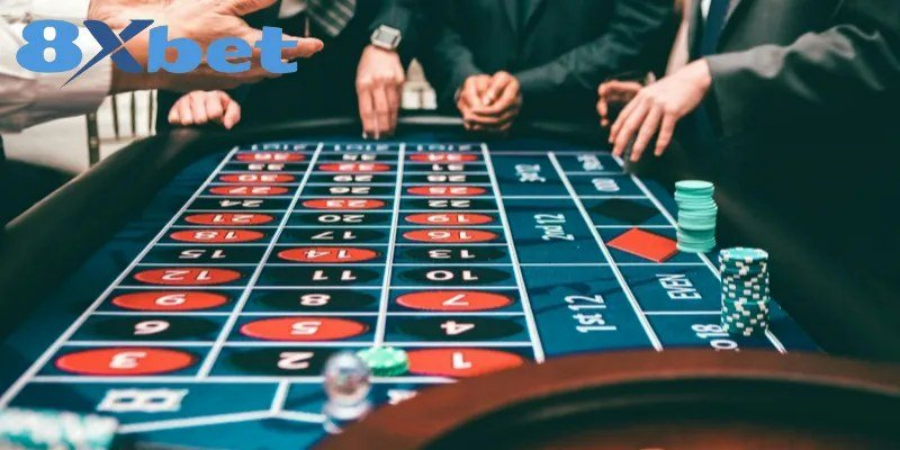 Bàn Roulette đông người minh họa việc đặt giới hạn thời gian chơi mỗi phiên