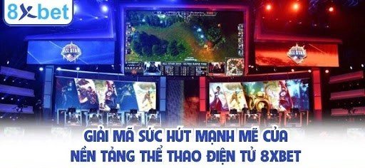 Sân khấu giải đấu Liên Minh Huyền Thoại với hai đội thi đấu và màn hình trận đấu