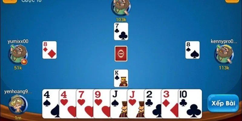 Người chơi tá lả cầm 9 lá bài và chuẩn bị bấm nút xếp bài